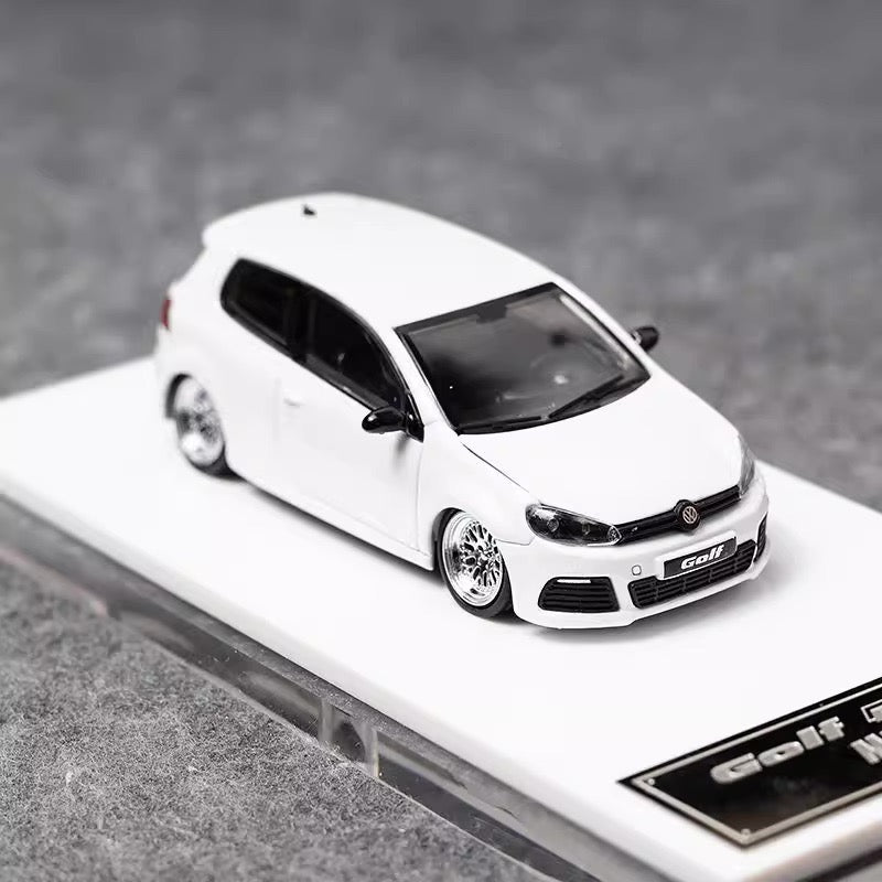 Maxwell 1:64 Volkswagen Golf GTI MK6 Pearl White BBS Wheels Low Stance Version Openable Front Hood Detailed Engine (China Beijing Hobby Expo HEC 2025 Event Edition)