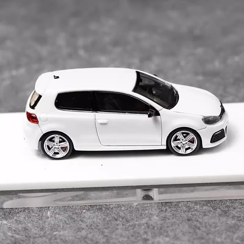Maxwell 1:64 Volkswagen Golf GTI MK6 Pearl White Normal Version Openable Front Hood Detailed Engine (China Beijing Hobby Expo HEC 2025 Event Edition)