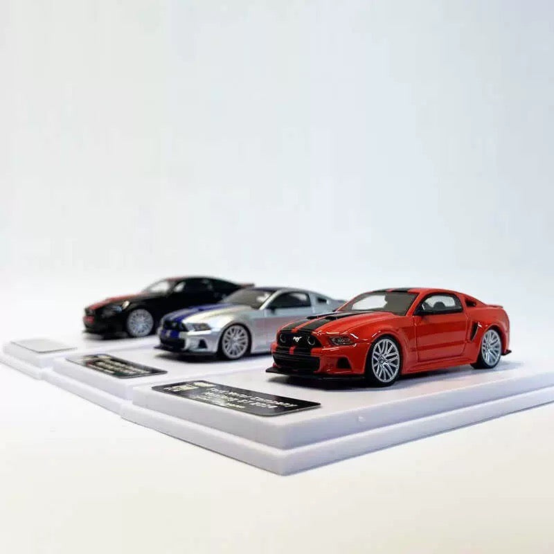 GDO X DCM 1:64 Ford Mustang GT MK5 2014 Race Red with Black Stripes