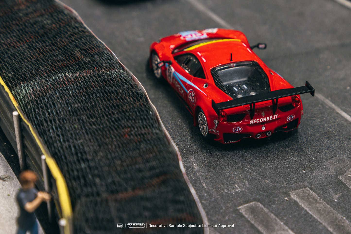 Tarmac Works X iXO Models 1/64 Ferrari 458 Italia GT3 FIA GT3 Europe 2011 #51 - HOBBOY64