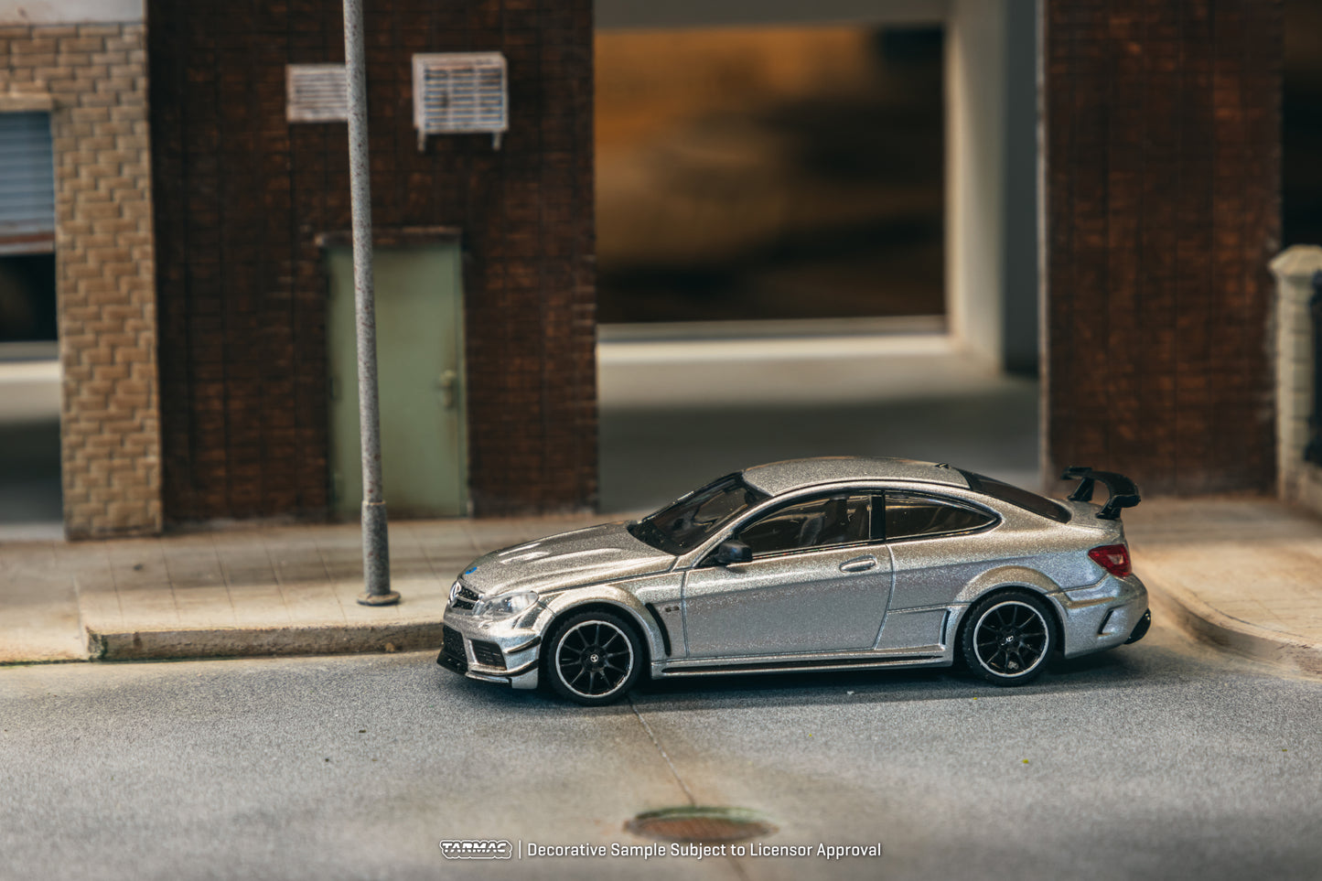 Tarmac Works 1/64 Mercedes-Benz C 63 AMG Coupé Black Series Silver Metallic - GLOBAL64