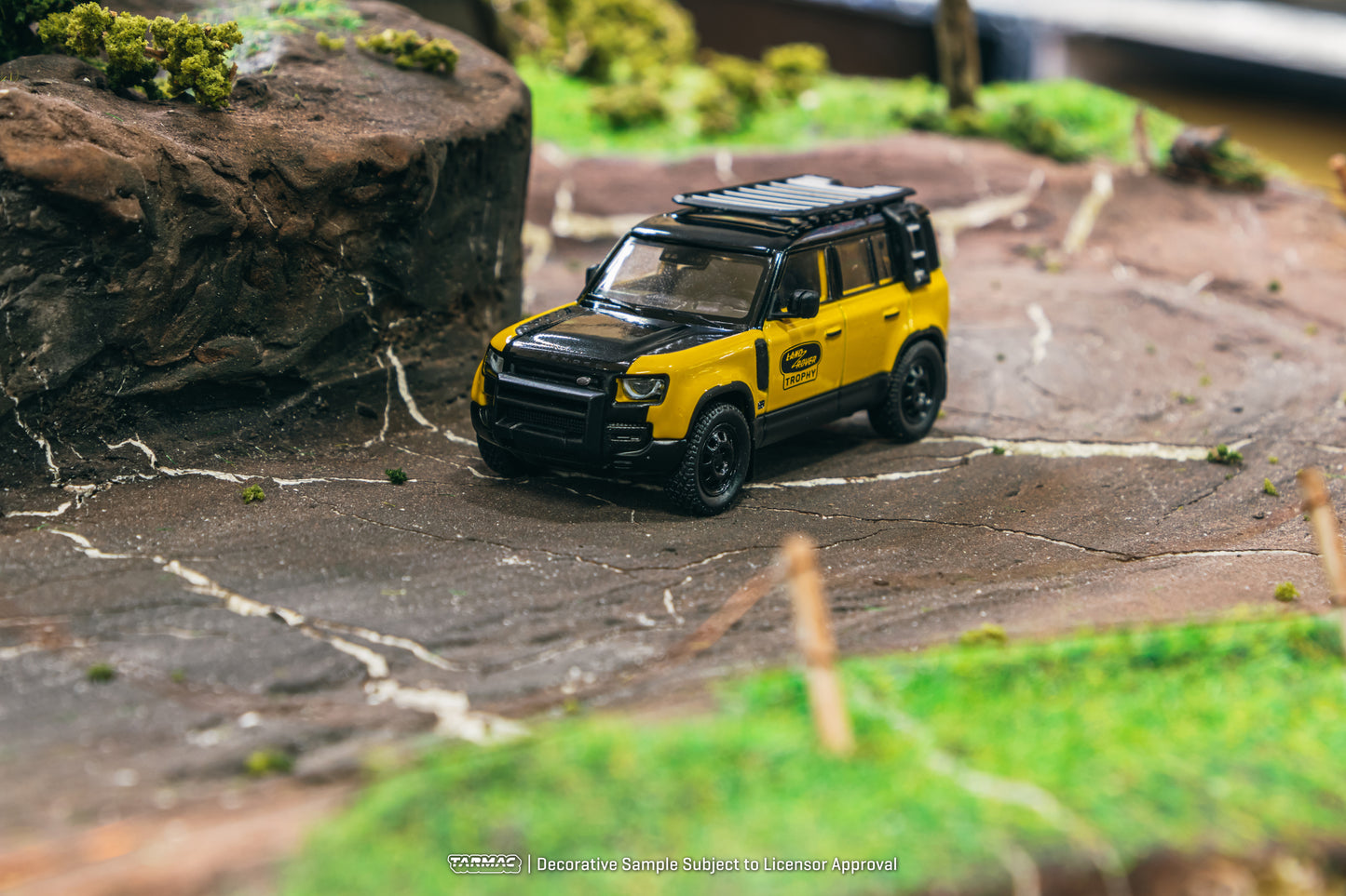 Tarmac Works 1/64 Land Rover Defender 110 Trophy Edition - GLOBAL64