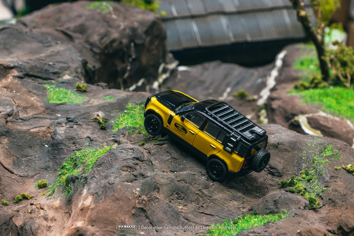 Tarmac Works 1/64 Land Rover Defender 110 Trophy Edition - GLOBAL64