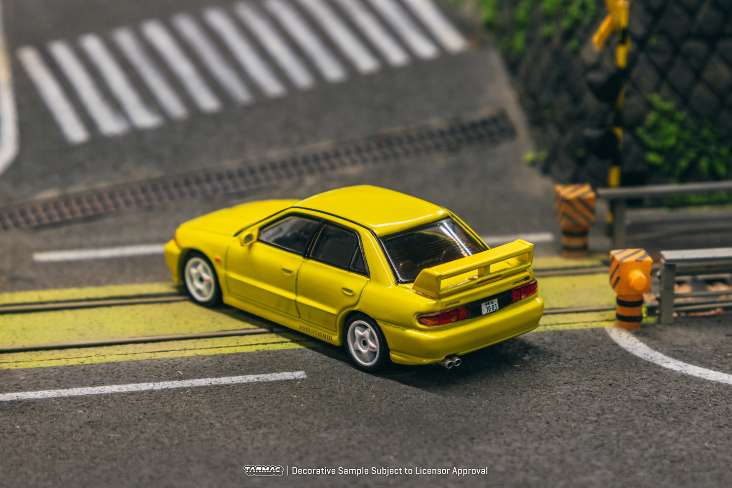 Tarmac Works 1/64 Mitsubishi Lancer GSR Evolution III Yellow with Tarmac Cards - GLOBAL64