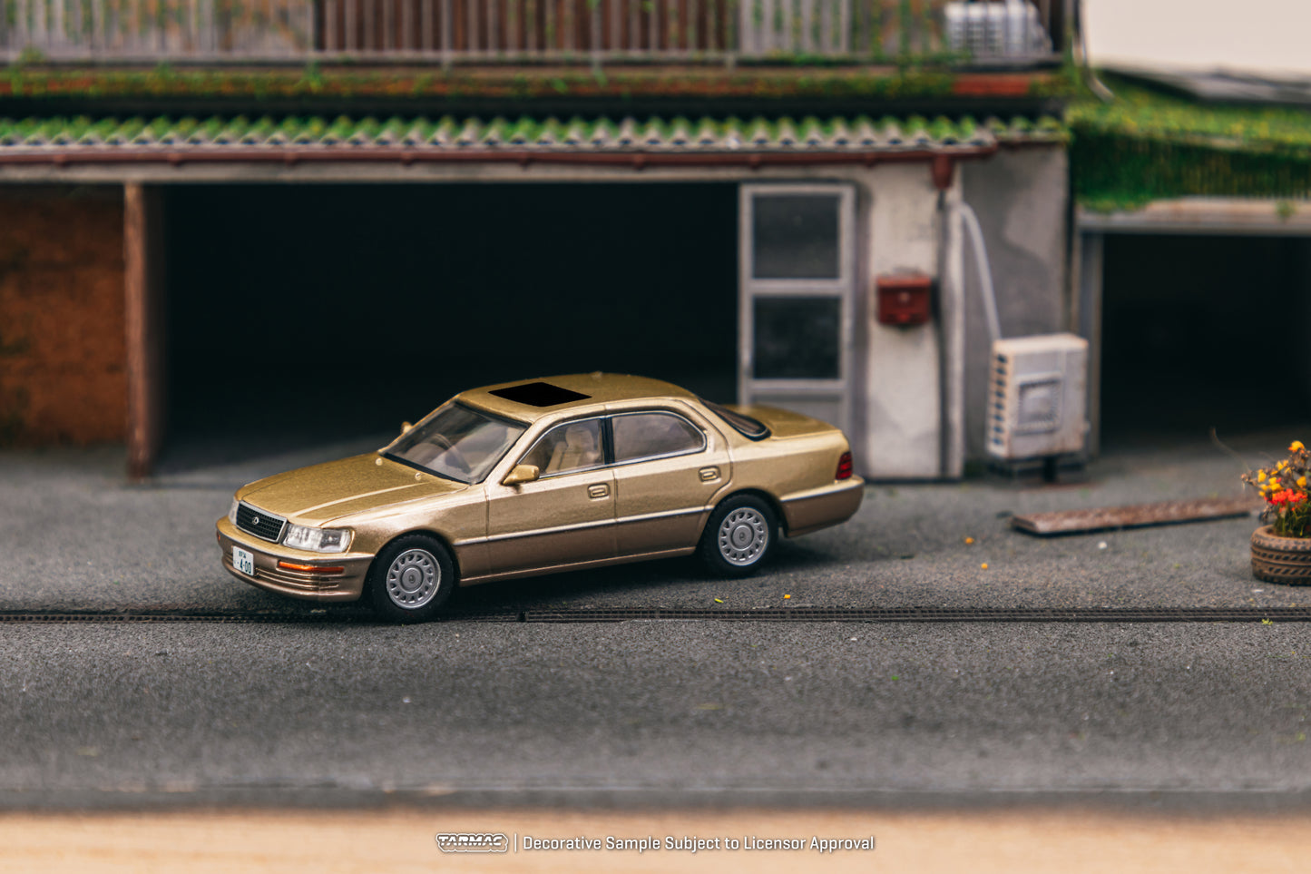 Tarmac Works 1/64 Lexus LS400 Champagne Beige Metallic - GLOBAL64
