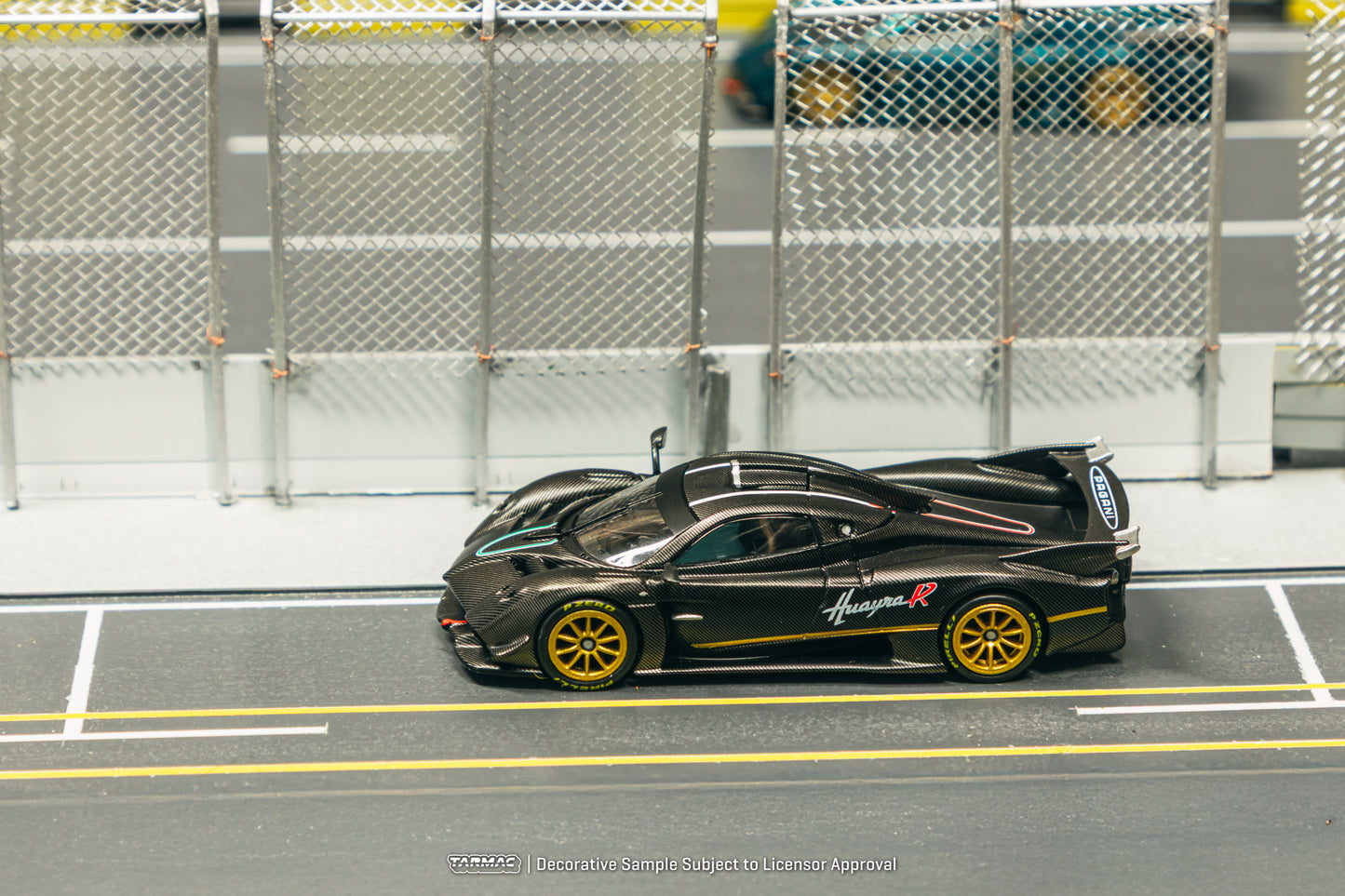 Tarmac Works 1/64 Pagani Huayra R Matt Black Carbon Fiber - GLOBAL64 (Limited in 3,552pcs in production)
