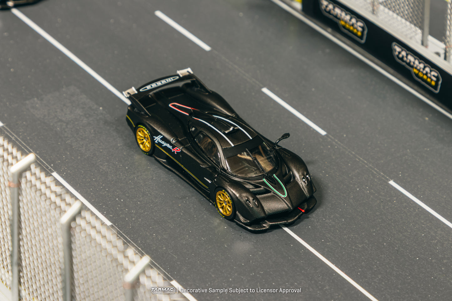 Tarmac Works 1/64 Pagani Huayra R Matt Black Carbon Fiber - GLOBAL64 (Limited in 3,552pcs in production)