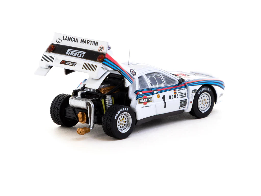 Tarmac Works 1/64 Lancia 037 Rally Rally Monte Carlo 1983 #1 Winner, W. Rohrl / C. Geistdorfer with Tarmac Cards - HOBBY64+