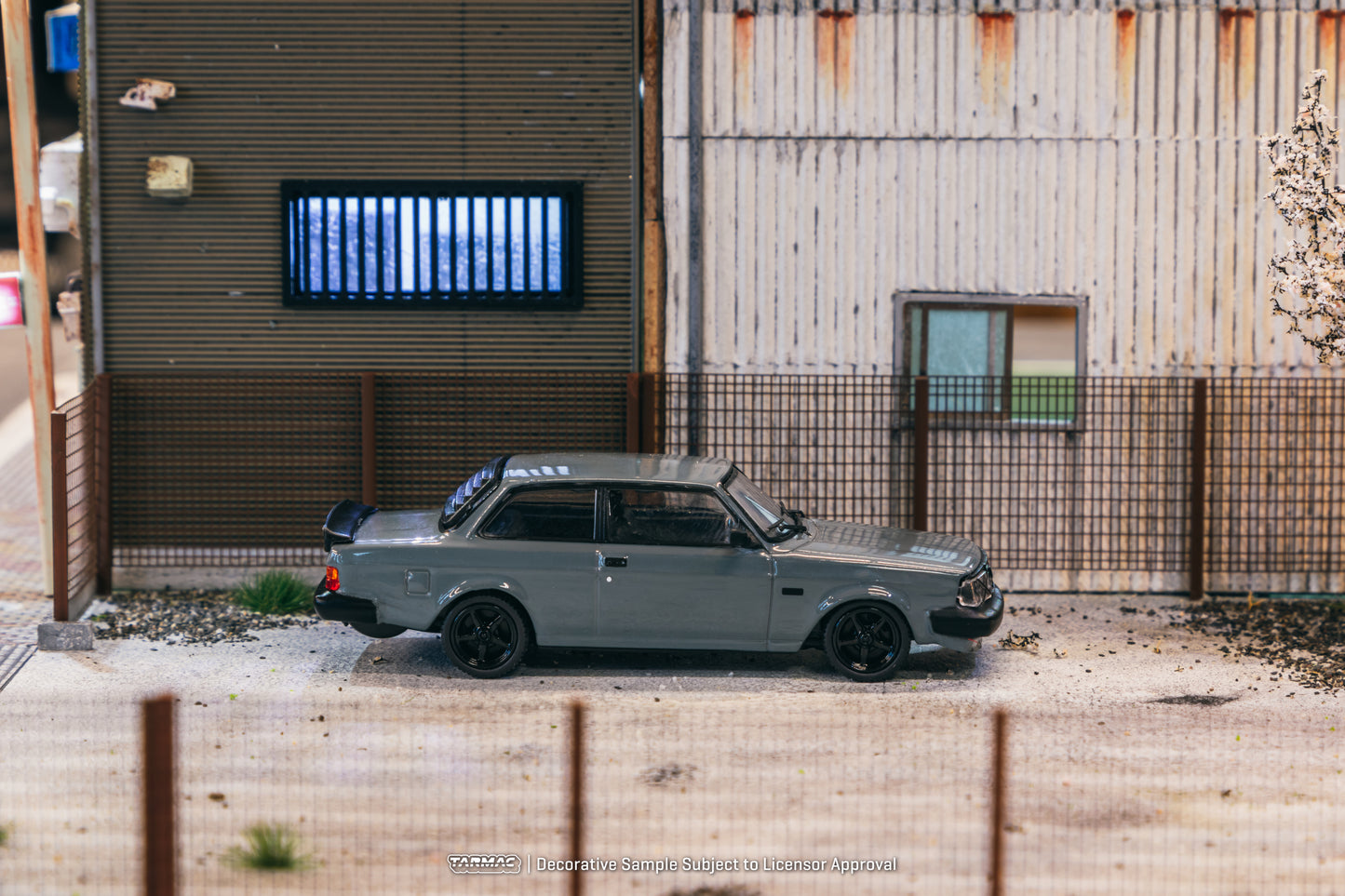 Tarmac Works 1/64 Volvo 242 Custom Grey - ROAD64