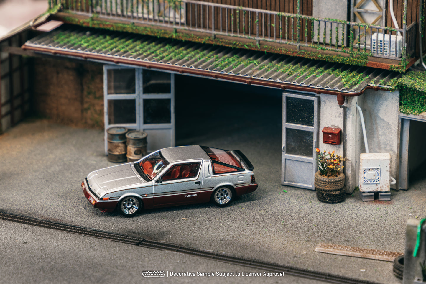 Tarmac Works 1/64 Mitsubishi Starion Silver / Dark Red - ROAD64