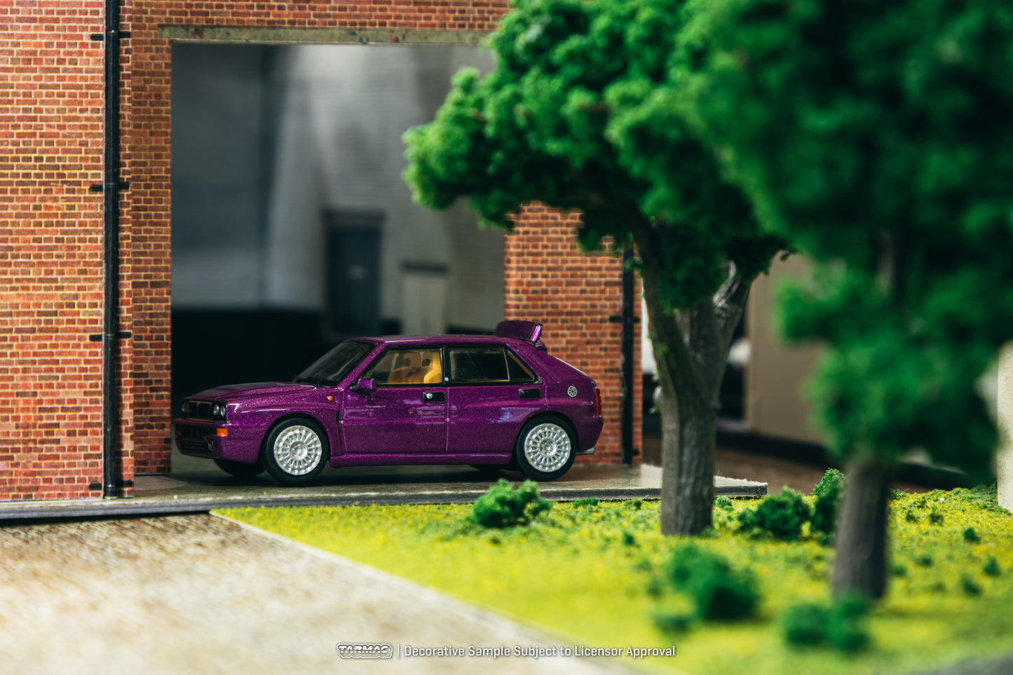 Tarmac Works 1/64 Lancia Delta HF Integrale Viola - ROAD64