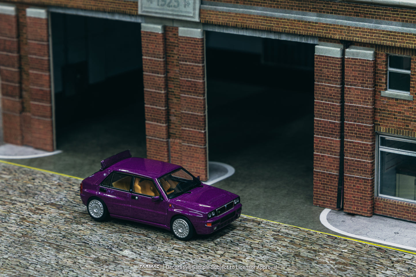 Tarmac Works 1/64 Lancia Delta HF Integrale Viola - ROAD64