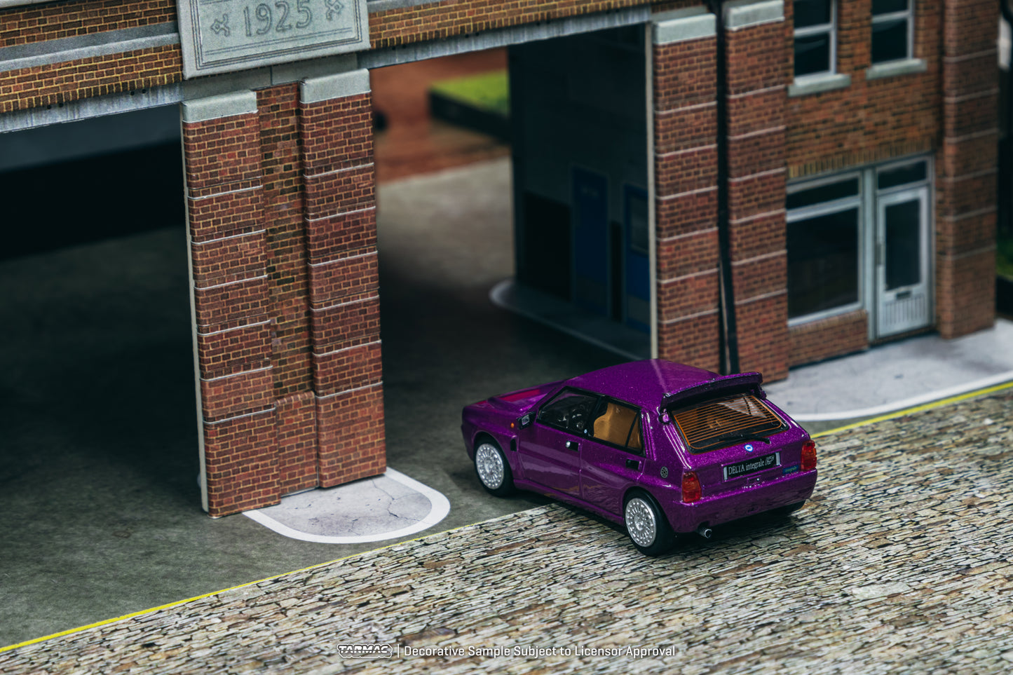 Tarmac Works 1/64 Lancia Delta HF Integrale Viola - ROAD64