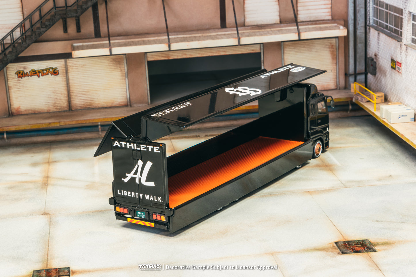 Tarmac Works 1/64 Mitsubishi Fuso Super Great LB-TRUCKS Black - TRUCK64