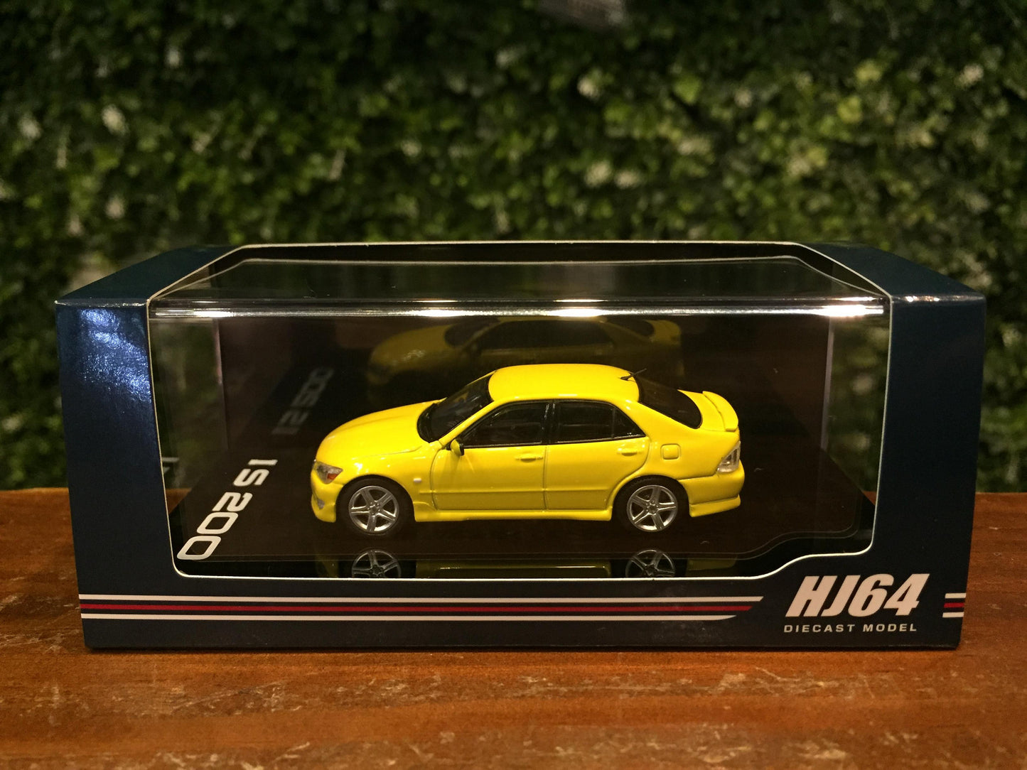 Hobby Japan 1:64 Lexus IS200 IS 200 GXE10 Yellow (HJ643080Y)