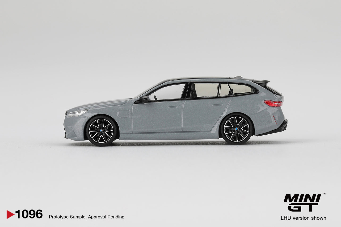 Mini GT 1:64 BMW M5 Touring Brooklyn Grey Metallic (MGT01096-CH)