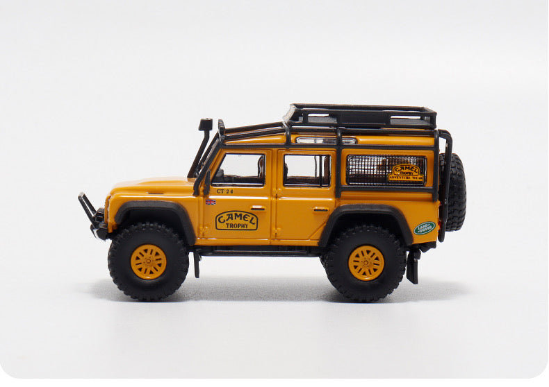 Master Model 1:64 Land Rover Defender 110 4X4 Off Road with Accessories - Camel Trophy Clean Version
