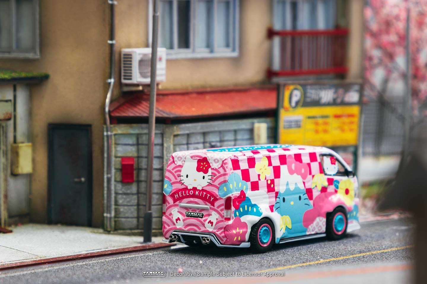 Tarmac Works 1/64 Toyota Hiace Widebody Tarmac Works X Hello Kitty Capsule Summer Festival- HOBBY64