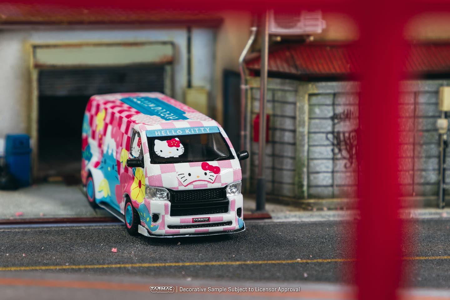 Tarmac Works 1/64 Toyota Hiace Widebody Tarmac Works X Hello Kitty Capsule Summer Festival- HOBBY64