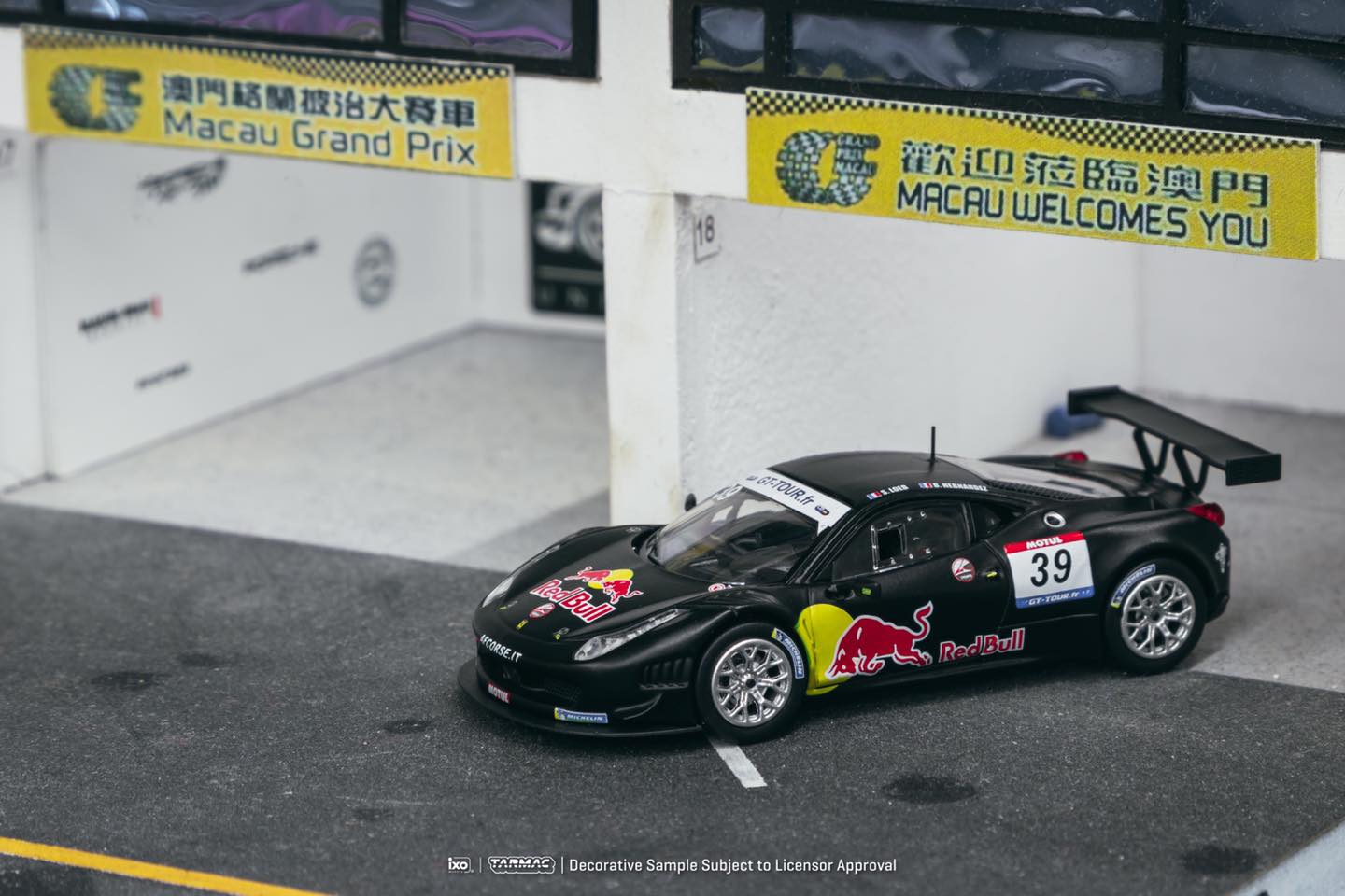 Tarmac Works 1/64 Ferrari 458 Italia GT3 GT TOUR 2011 #39 Red Bull - HOBBY64