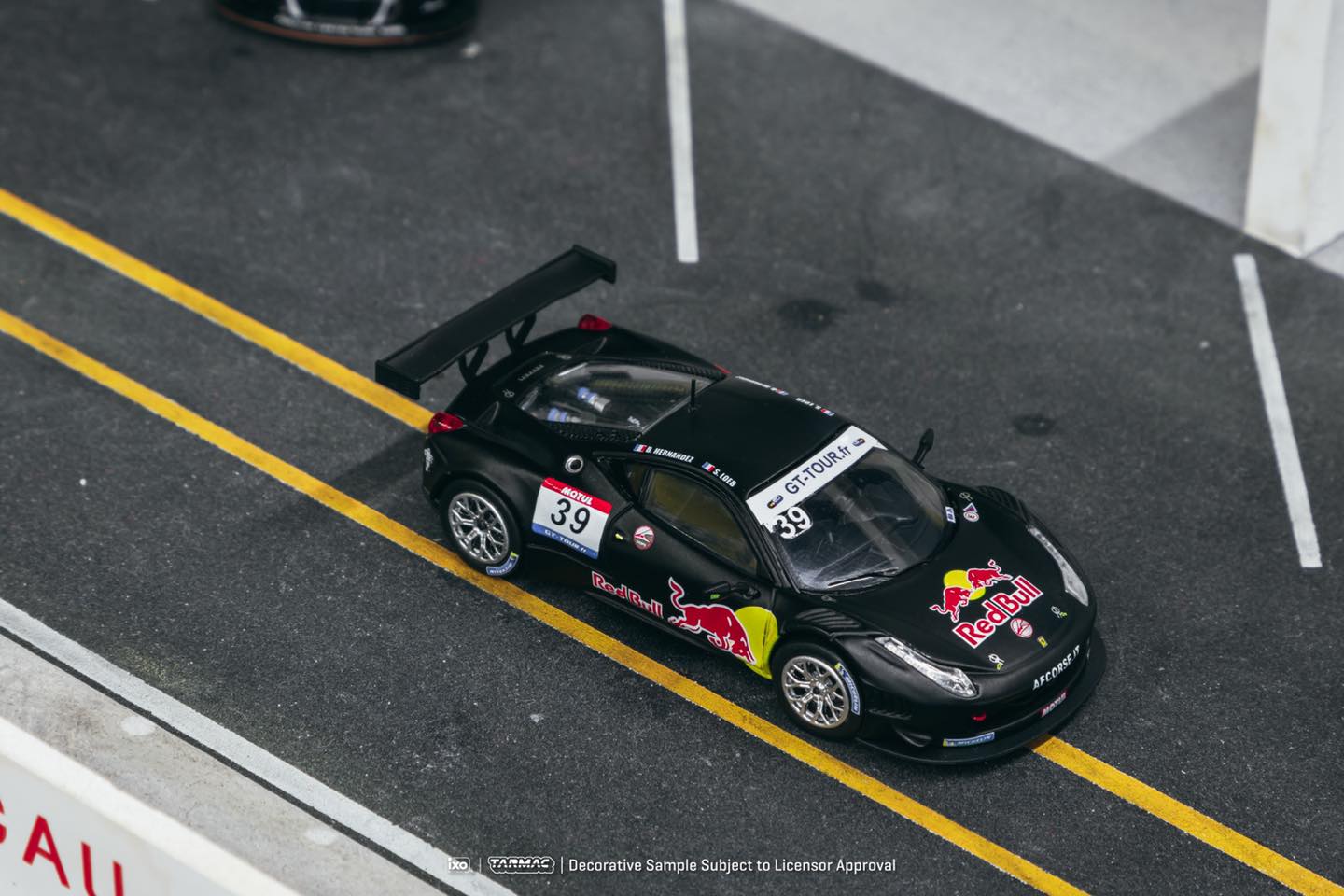 Tarmac Works 1/64 Ferrari 458 Italia GT3 GT TOUR 2011 #39 Red Bull - HOBBY64