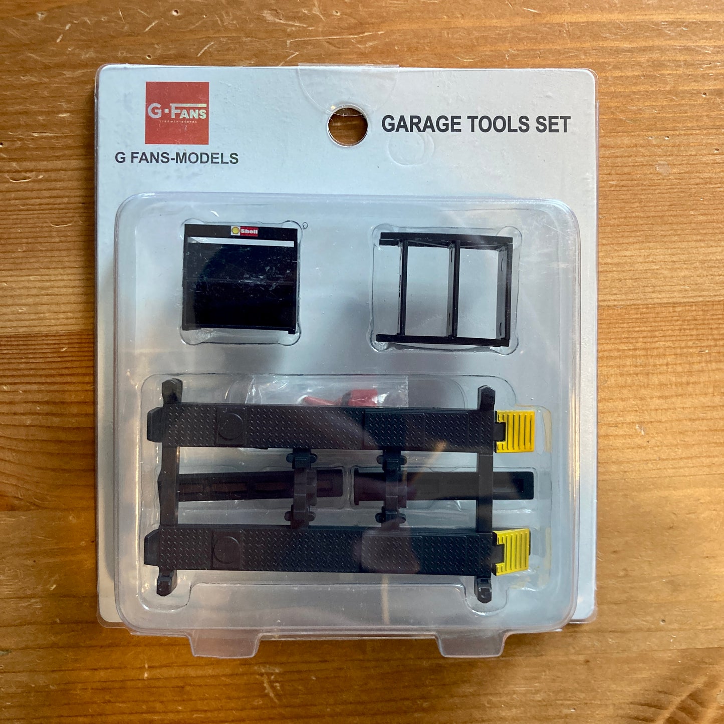 G-Fans 1/64 Garage Car Lift & Repair Tools Set for Diorama- Black (710012B)