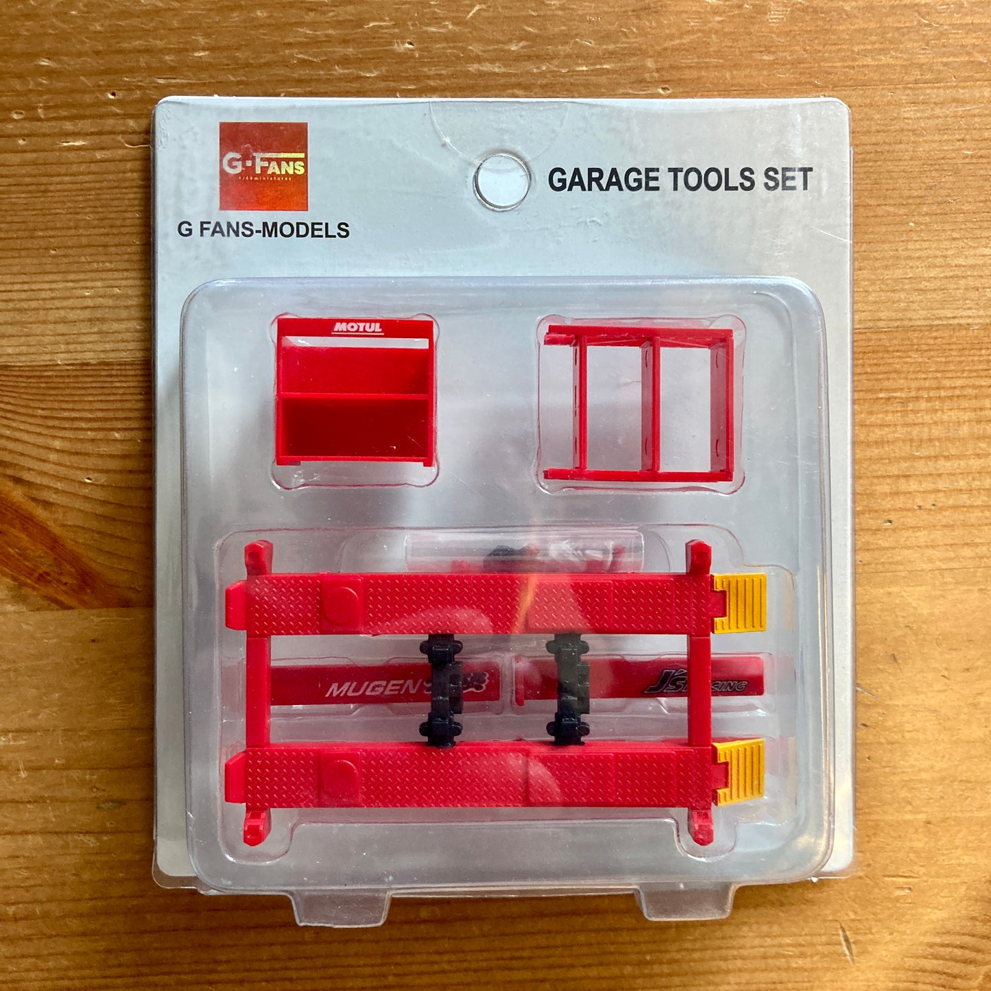 G-Fans 1/64 Garage Car Lift & Repair Tools Set for Diorama- Red (710011B)