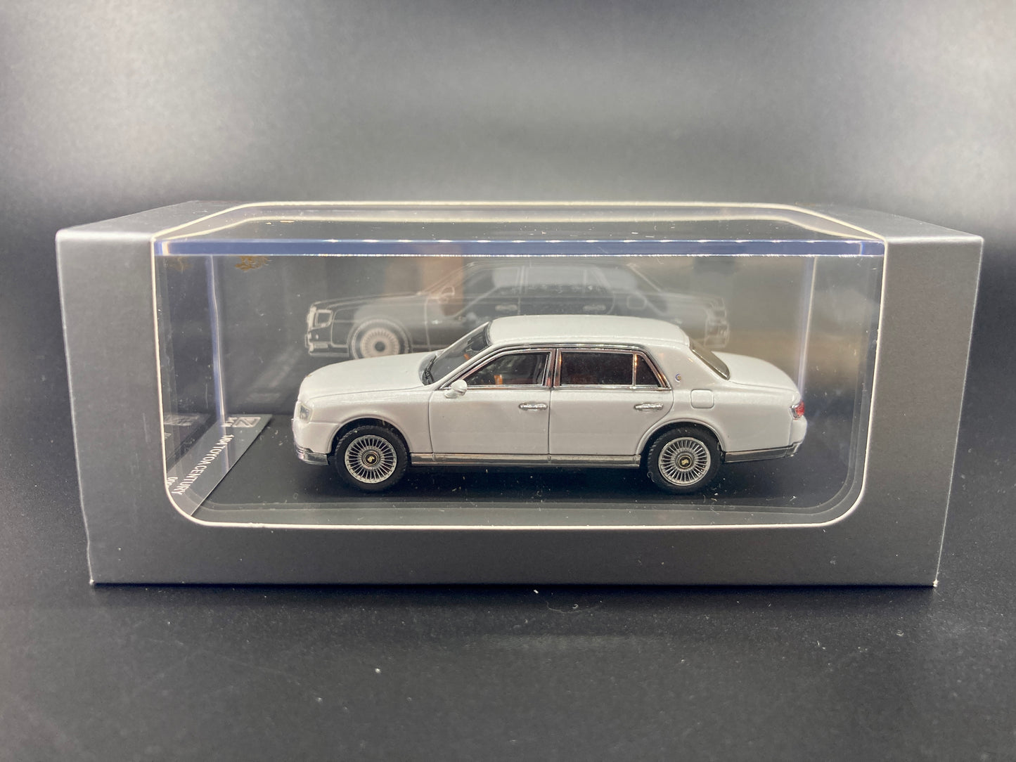 DCM 1:64 Toyota Century Full Sized VIP Luxury Saloon JDM Diecast Collector Model Car-White
