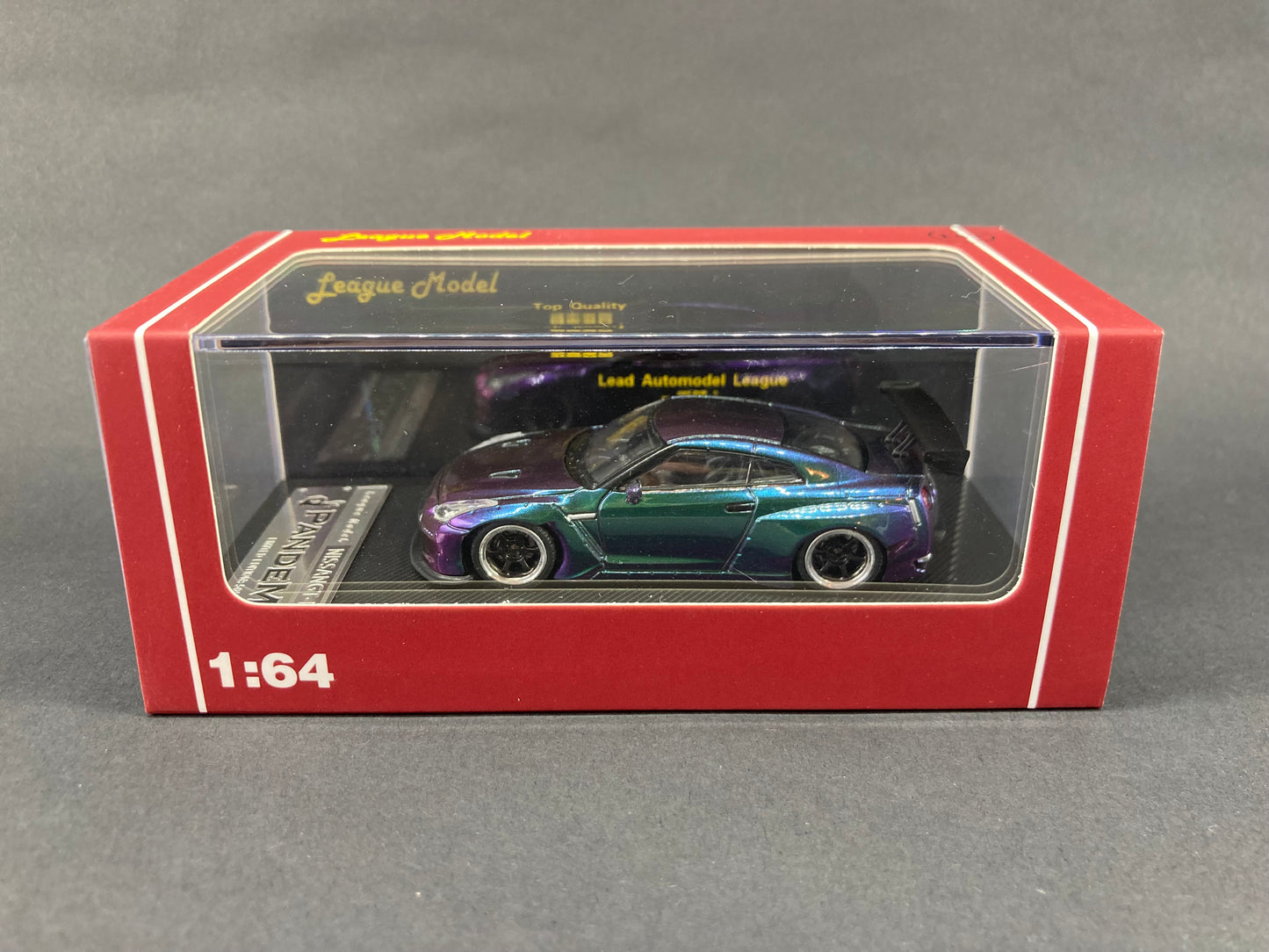 League Model 1/64Nissan Skyline GTR R35 Chameleon Changing Colour Purple and Green