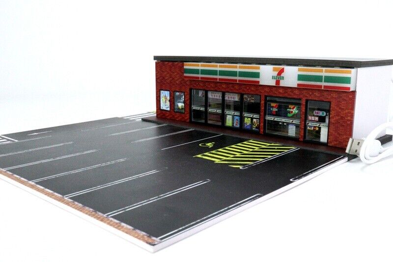 G-Fans 1/64 7-11 Convenience Store LED Light Diorama with Car Park Parking Lot