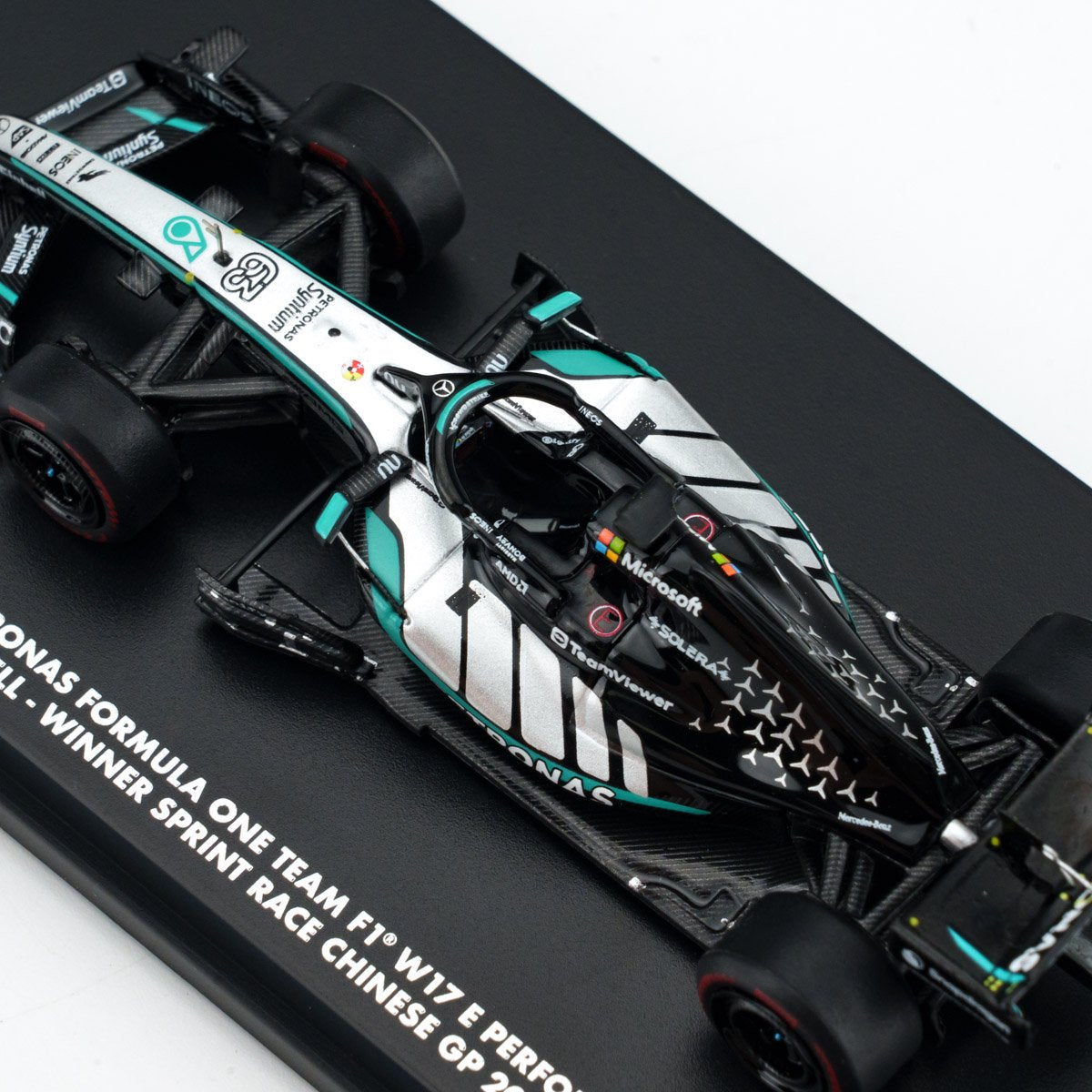 MINICHAMPS 1:64 MERCEDES-AMG PETRONAS FORMULA ONE TEAM W17 - GEORGE RUSSELL - WINNER SPRINT CHINA GP 2026 With FIGURINE AND POSITION BOARD