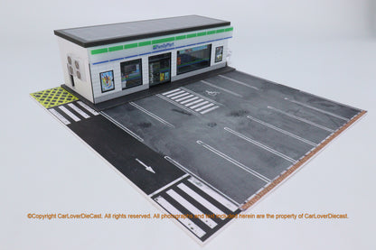 G-Fans 1/64 Family Mart Convenience Store LED Light Diorama with Car Park Parking Lot