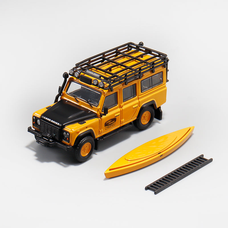 Master Model 1:64 Land Rover Defender 110 Camel Trophy Edition Black Hood with Roof Rack + Kayak + Ladder