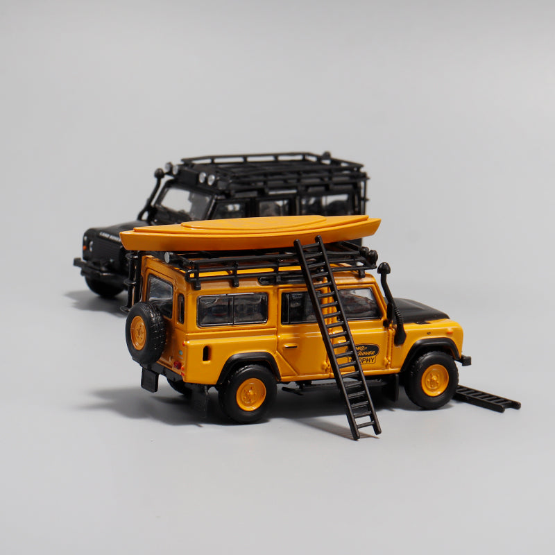 Master Model 1:64 Land Rover Defender 110 Camel Trophy Edition Black Hood with Roof Rack + Kayak + Ladder