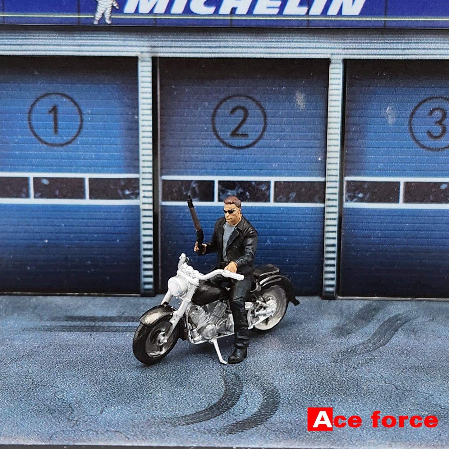 Ace Force 1:64 Harley-Davidson The Terminator Motorcycle Doll Set (1 Motorcycle + 1 Figure)