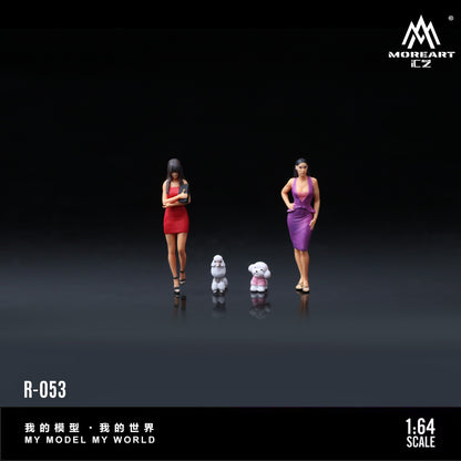 MoreArt 1:64 Dog Walking Girl Doll A Set (2 Women + 2 Dogs Figures Set)