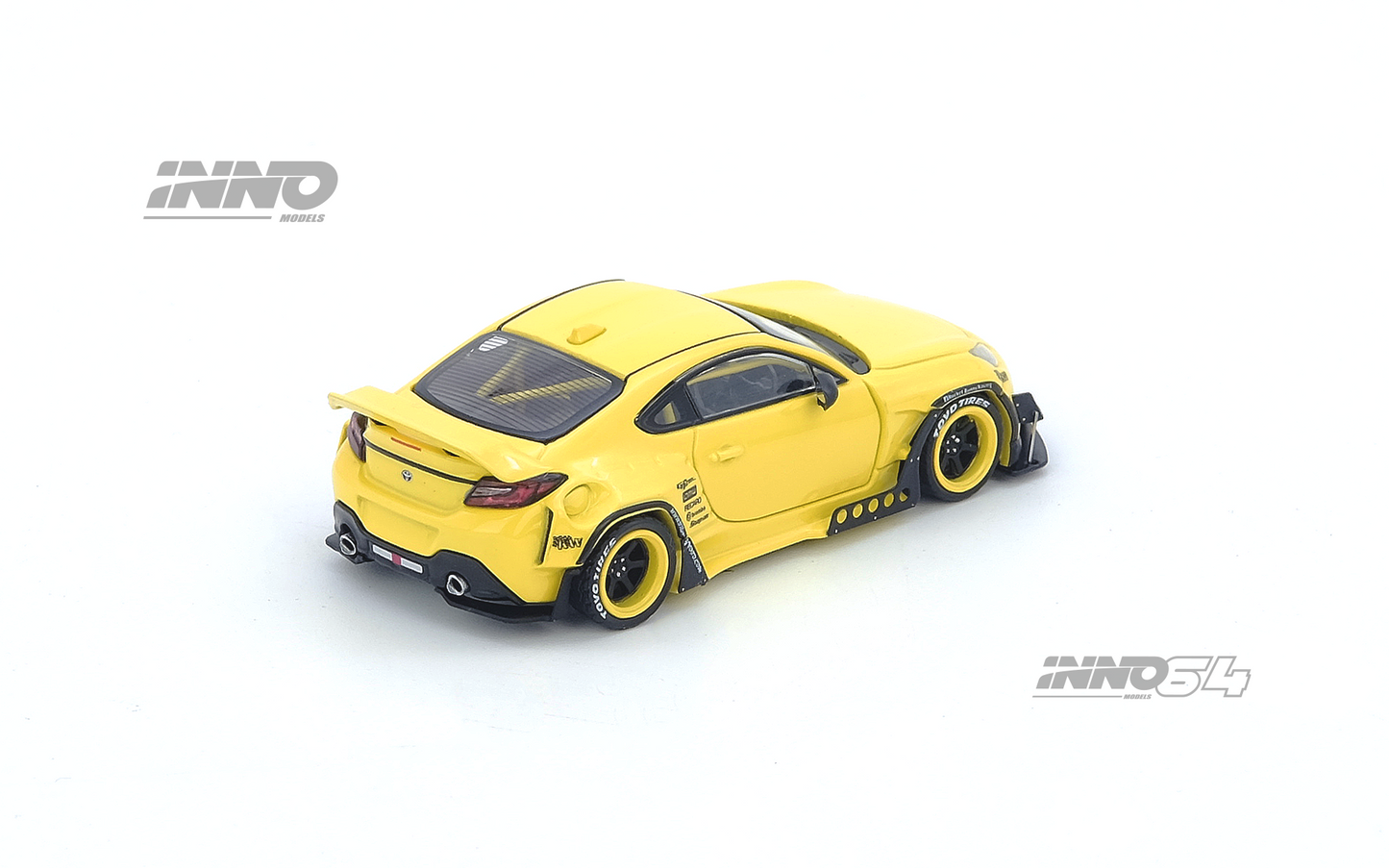 INNO64 1:64 TOYOTA GR86 PANDEM Yellow (IN64-GR86P-YELLOW)