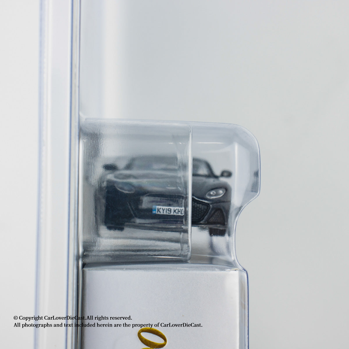 Mini GT 1:64 Aston Martin DBS “No Time To Die” Blister Packaging English Version (MGT00904-007E)