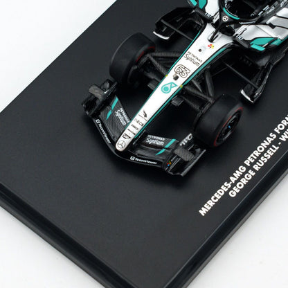 MINICHAMPS 1:64 MERCEDES-AMG PETRONAS FORMULA ONE TEAM W17 - GEORGE RUSSELL - WINNER SPRINT CHINA GP 2026 With FIGURINE AND POSITION BOARD
