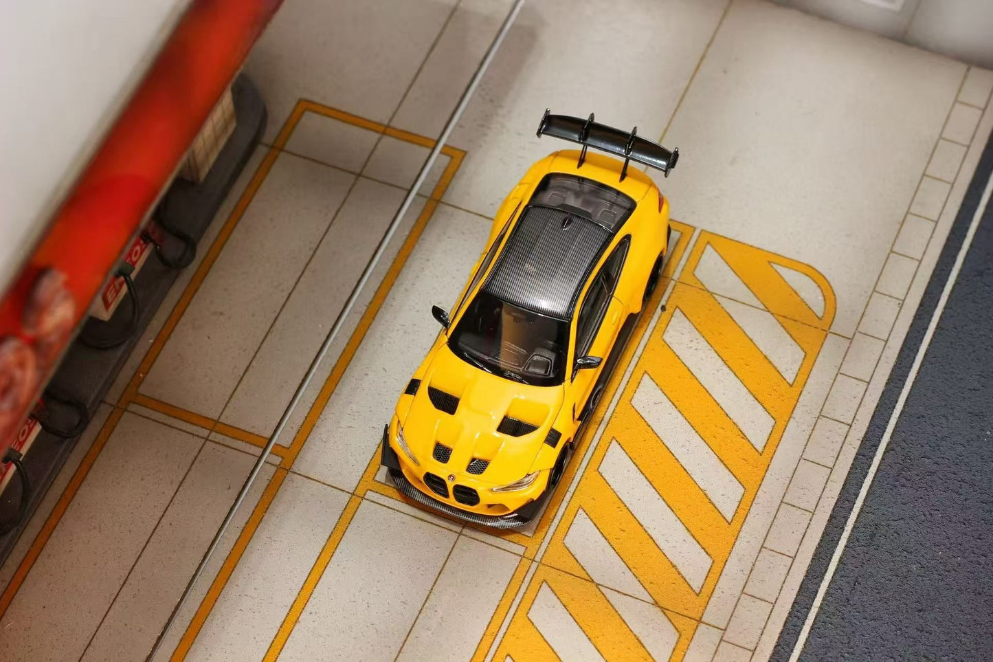 Street Weapon 1:64 BMW M4 G82 Floßmann / Flossmann Auto Design Wide-body Custom Yellow
