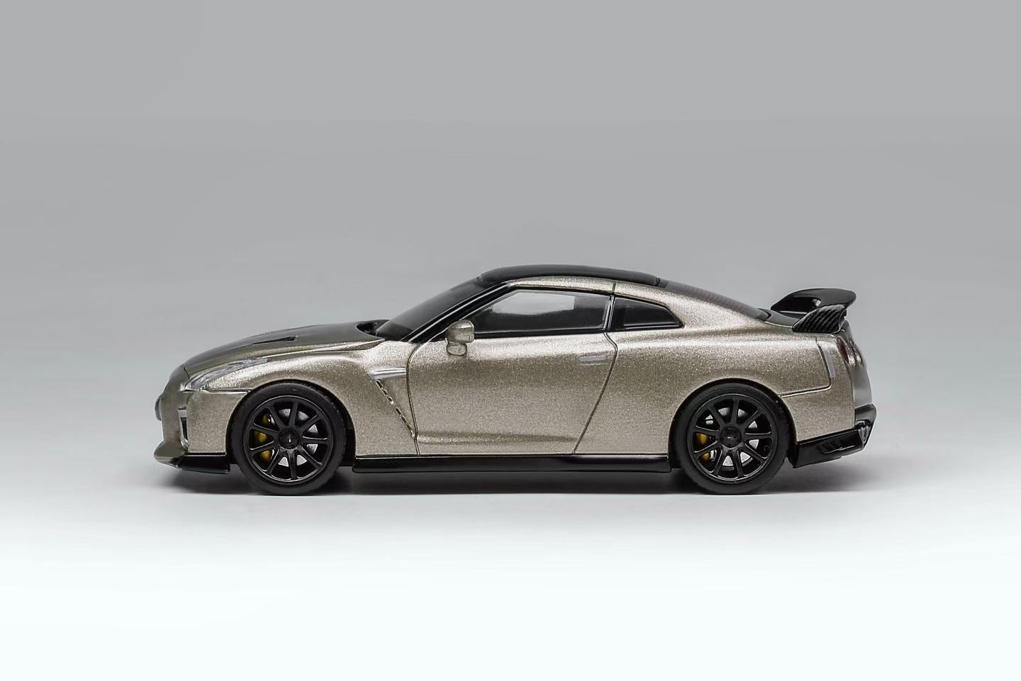 Motorhelix 1:64 Nissan GT-R R35 Tracked Edition Engineered By Nismo T-Spec 2022 Millennium Jade Openable Front Hood Detailed Engine Official Licensed (Premium Box Packaging)