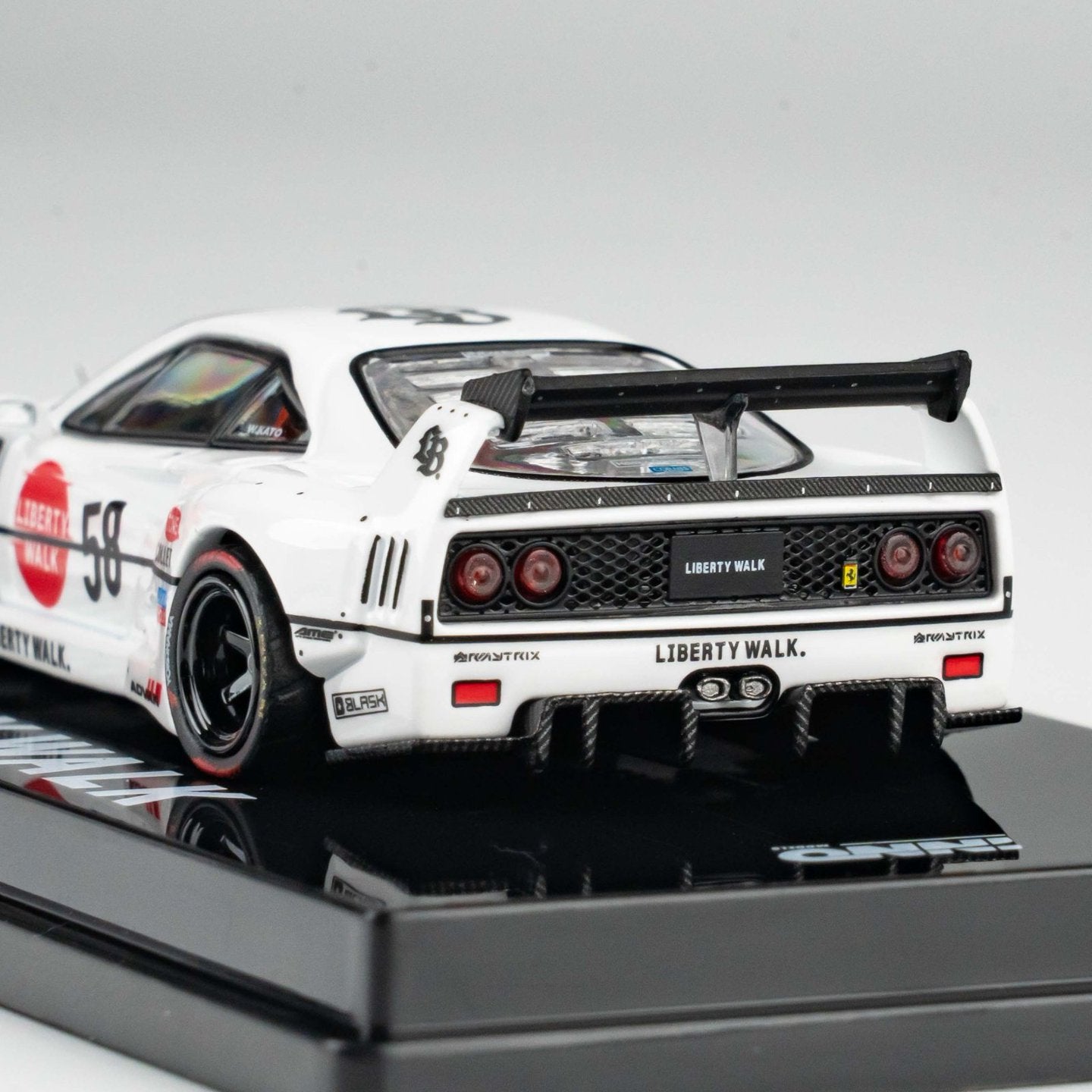 INNO64 1:64 LBWK F40 COLLET White in Premium Box Packaging (Chance of a Red Chase Car) (IN64-LBWKF40-COLLET)