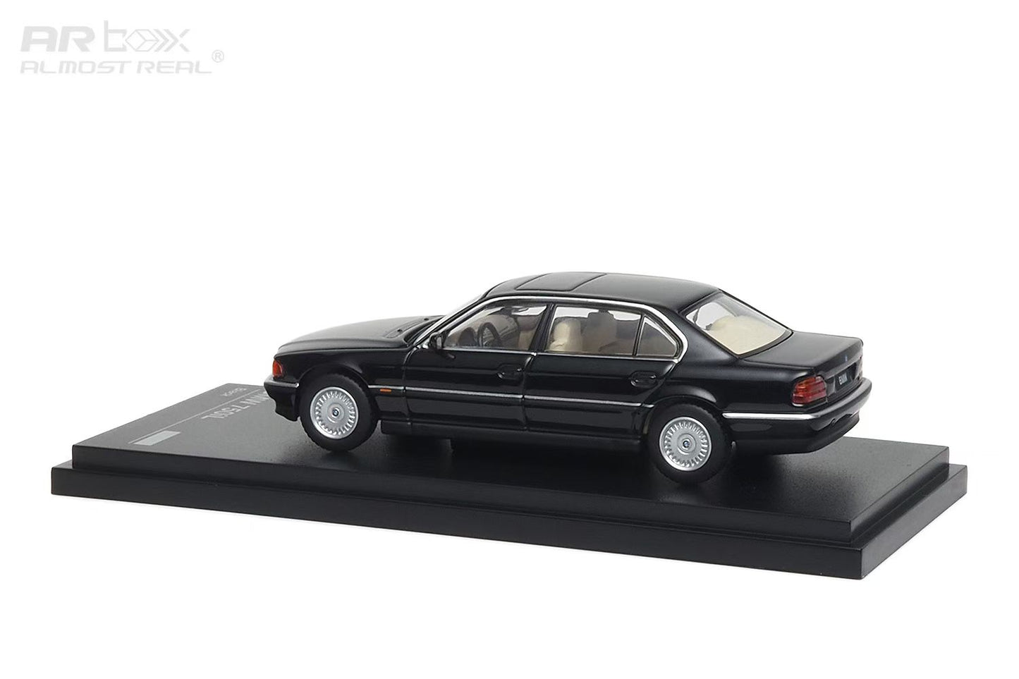 AR Box 1:64 BMW 7 Series Mk3 E38 750iL Black BMW Official Licensed (630201001)