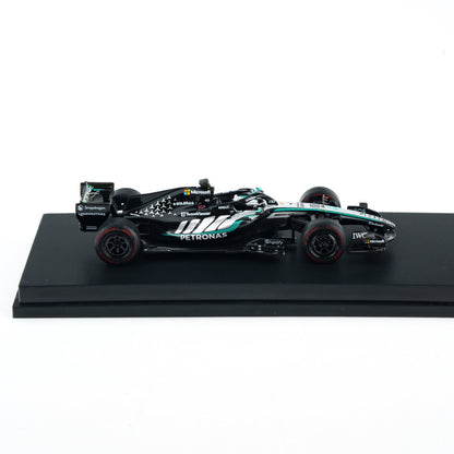 MINICHAMPS 1:64 MERCEDES-AMG PETRONAS FORMULA ONE TEAM W17 - GEORGE RUSSELL - WINNER SPRINT CHINA GP 2026 With FIGURINE AND POSITION BOARD
