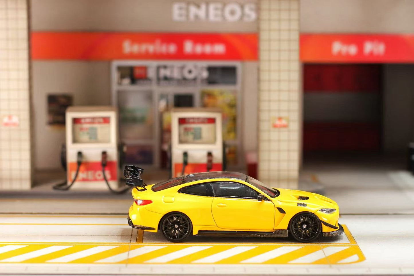 Street Weapon 1:64 BMW M4 G82 Floßmann / Flossmann Auto Design Wide-body Custom Yellow