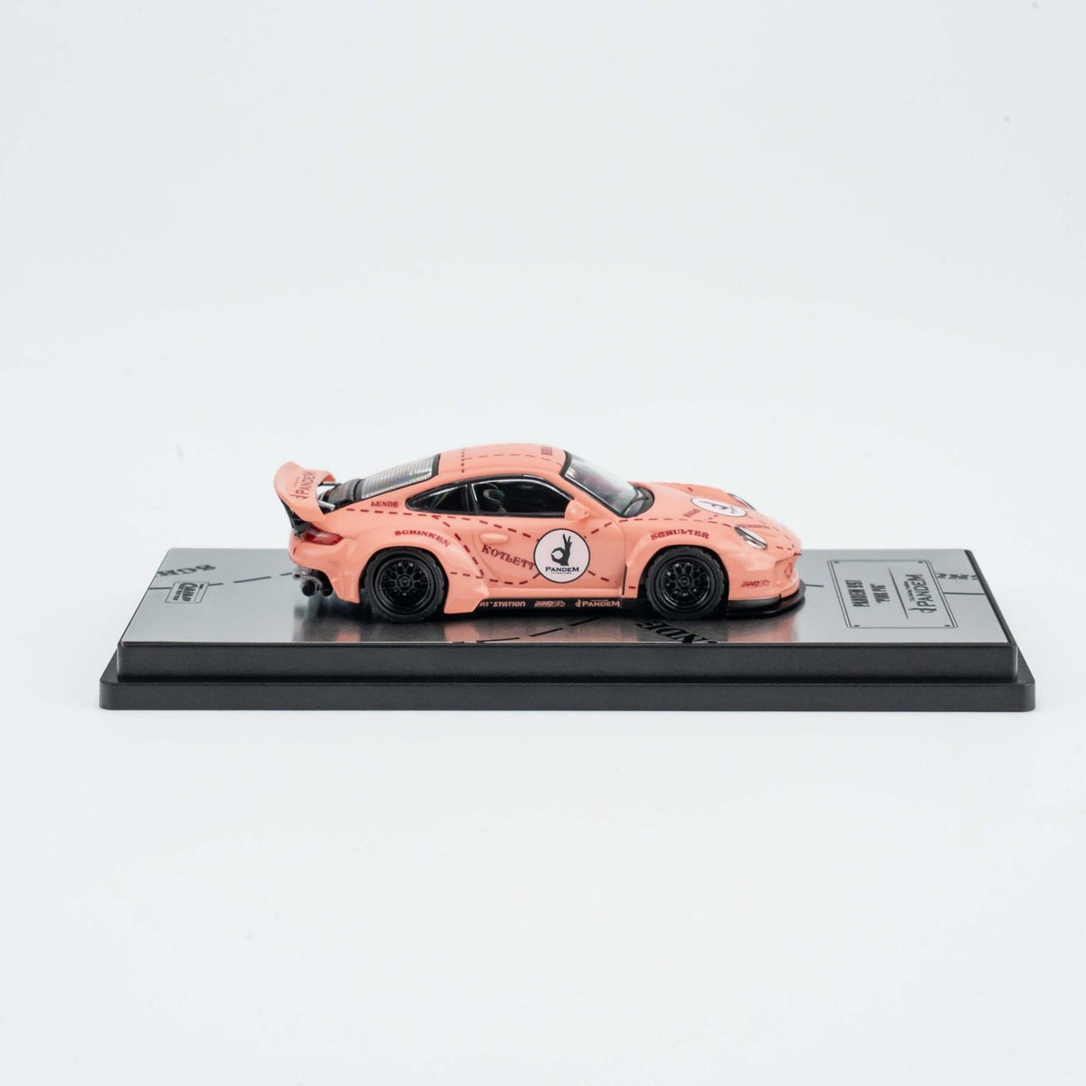 INNO64 1:64 PANDEM 997 PINK PIG (IN64-997P-PPIG)