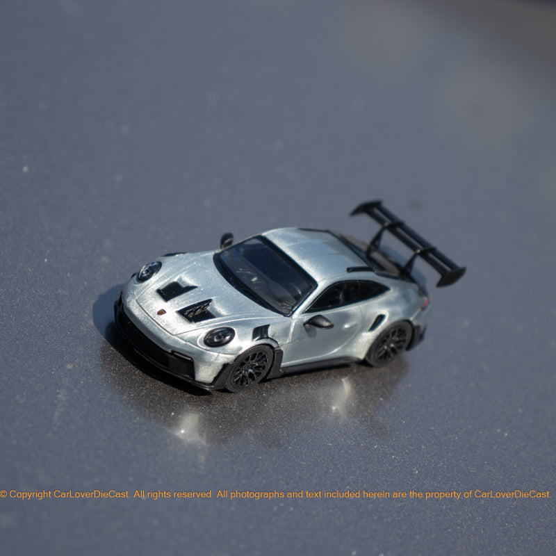 Minichamps x CLDC CarBook Vol. 2 Minichamps 1:64 Porsche 911 GT3 RS Glossy Varnish Diecast Car Model with Magazine (English Version)