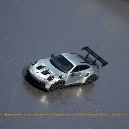 Minichamps x CLDC CarBook Vol. 2 Minichamps 1:64 Porsche 911 GT3 RS Glossy Varnish Diecast Car Model with Magazine (English Version)