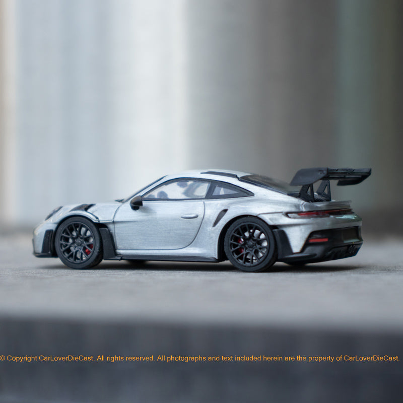 Minichamps x CLDC CarBook Vol. 2 Minichamps 1:64 Porsche 911 GT3 RS Glossy Varnish Diecast Car Model with Magazine (English Version)