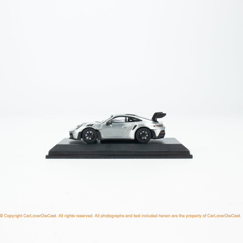Minichamps x CLDC CarBook Vol. 2 Minichamps 1:64 Porsche 911 GT3 RS Glossy Varnish Diecast Car Model with Magazine (English Version)